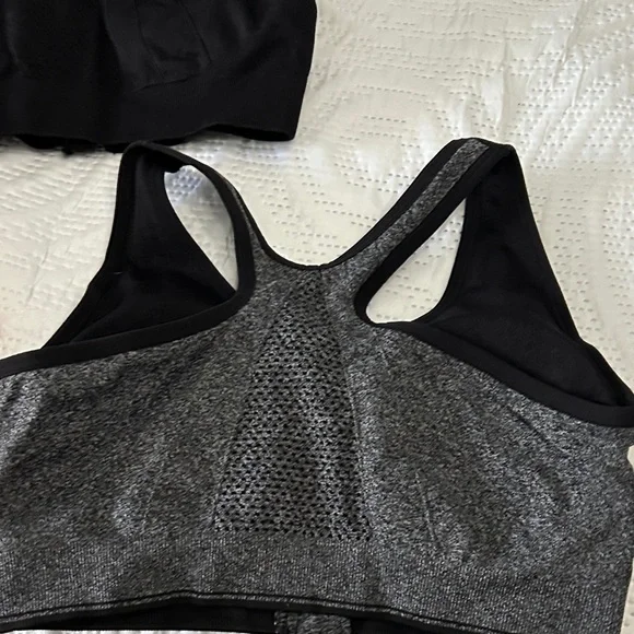 Set of 3 front zip sports bras - Picture 6 of 8